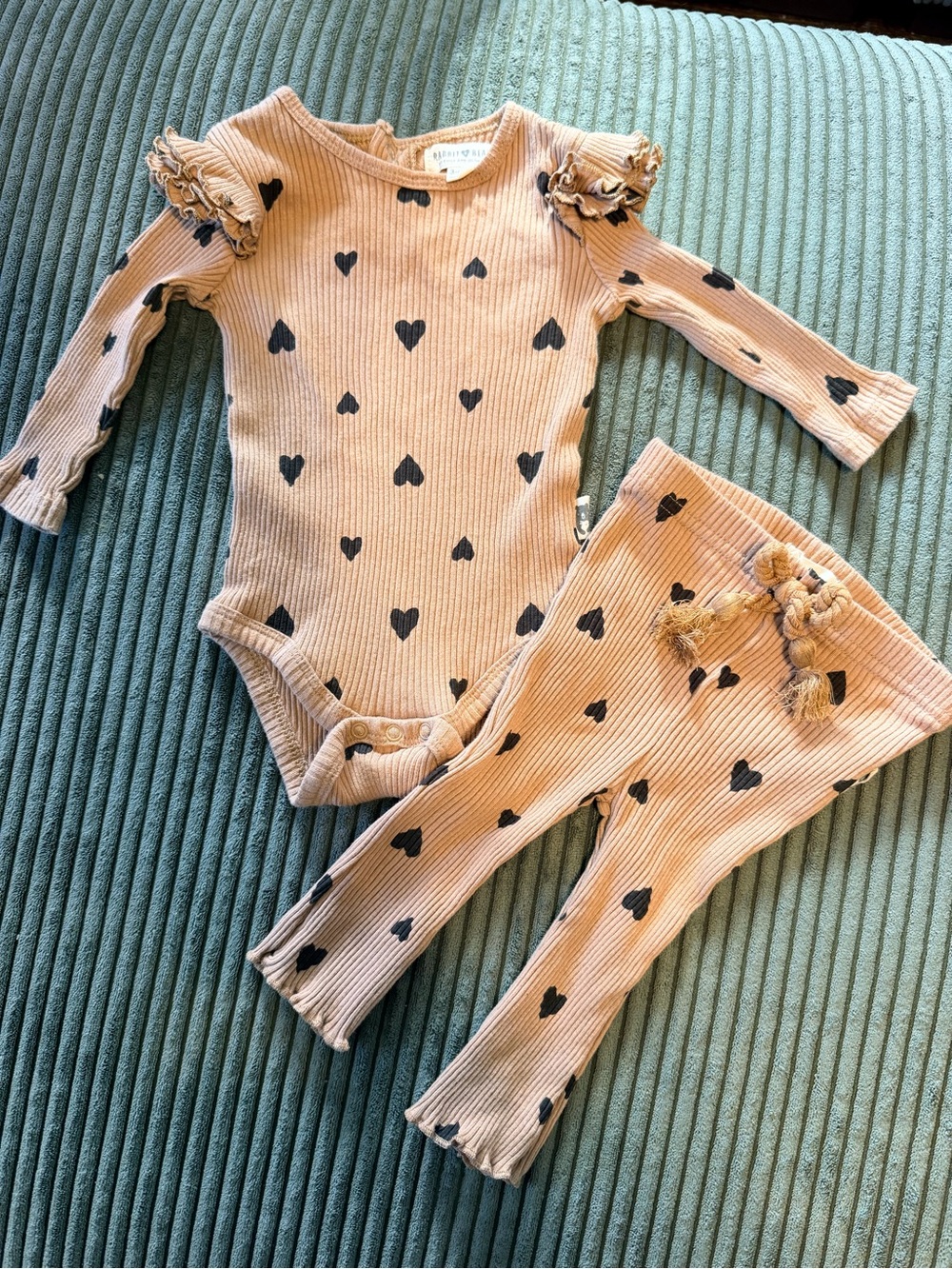 Rabbit + Bear Organic Heart Print Bodysuit & Leggings Set